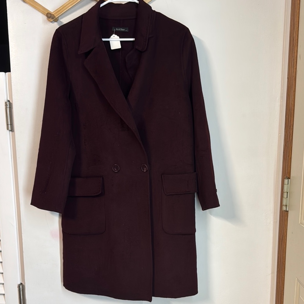 Wine Trench Coat with Classic Design and Tailored Silhouette